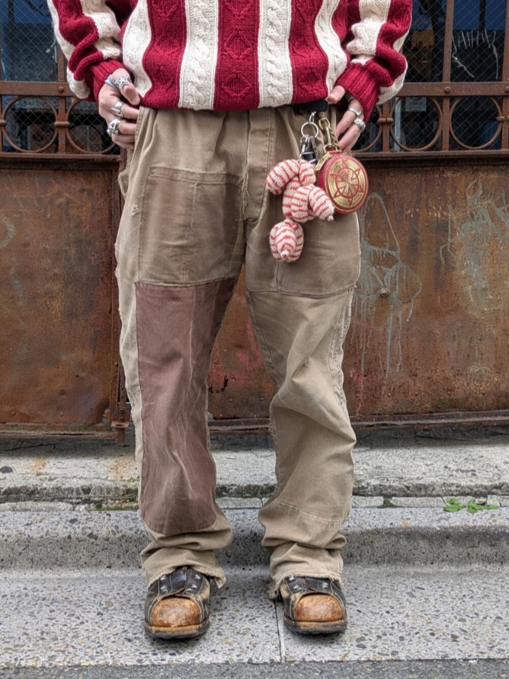 その他のニット/セーターを着用したメンズの秋コーディネートの3枚目の写真