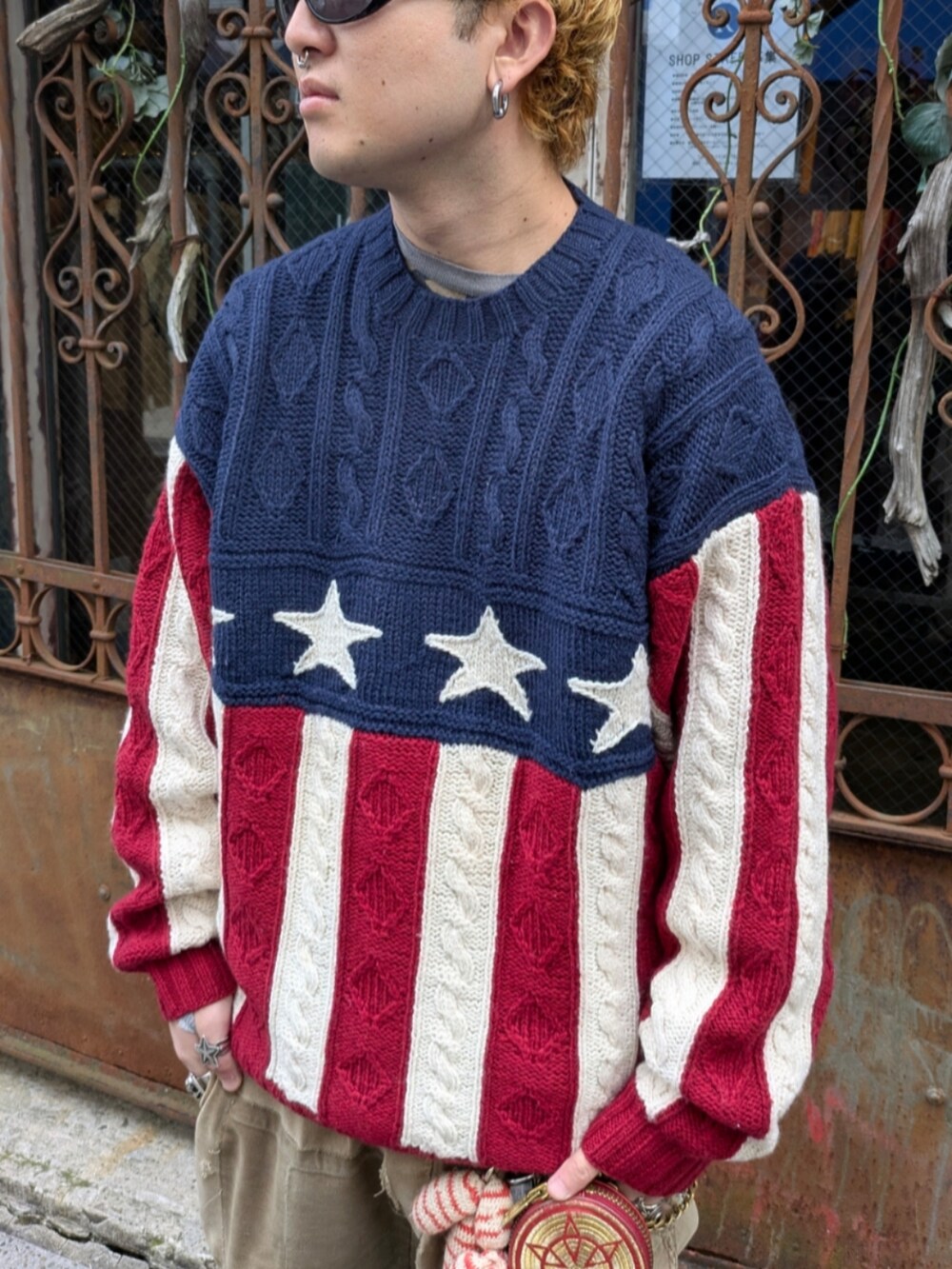 その他のニット/セーターを着用したメンズの秋コーディネートの5枚目の写真