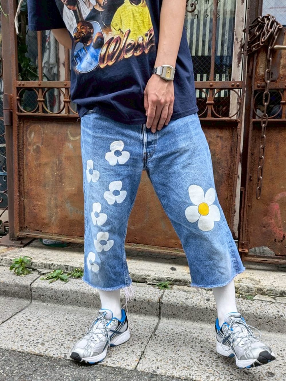 「ヒップホップ、ストリート、古着、古着MIX、古着コーデ、カニエ・ウェスト、ラップT、メンズファッション、シンプル、キャップ」｜「LABORATORY Rの【USED】GILDAN “Kanye West” ラップ バンド Tシャツ（Tシャツ/カットソー、ブルー系）」を使った、LABORATORY®さん（メンズ・177cm）の夏コーディネートの4枚目の写真