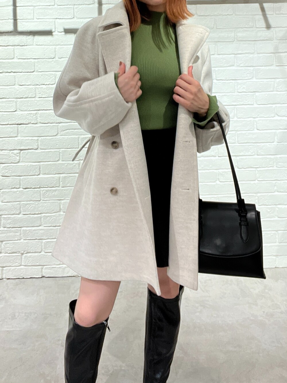 「冬コーデ、タートルネック、ブーツ、冬アウター、休日スタイル、クリスマスに着たい服、お出かけコーデ、デート、コート、グリーン、白コート、ロングブーツ、ショートパンツ、キュロット、低身長」｜「FREE'S MARTの◆［洗える］マシンウォッシャブルボトルネックニット（ニット/セーター、グリーン系）」を使った、sakiさん（レディース・155cm）の冬コーディネートの8枚目の写真