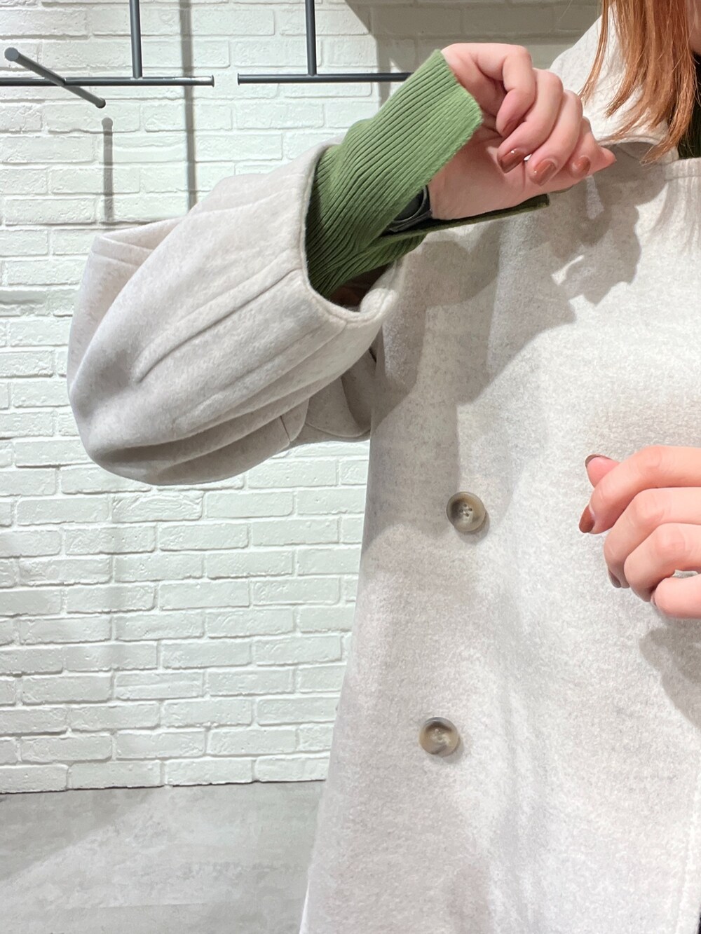 「冬コーデ、タートルネック、ブーツ、冬アウター、休日スタイル、クリスマスに着たい服、お出かけコーデ、デート、コート、グリーン、白コート、ロングブーツ、ショートパンツ、キュロット、低身長」｜「FREE'S MARTの◆［洗える］マシンウォッシャブルボトルネックニット（ニット/セーター、グリーン系）」を使った、sakiさん（レディース・155cm）の冬コーディネートの9枚目の写真