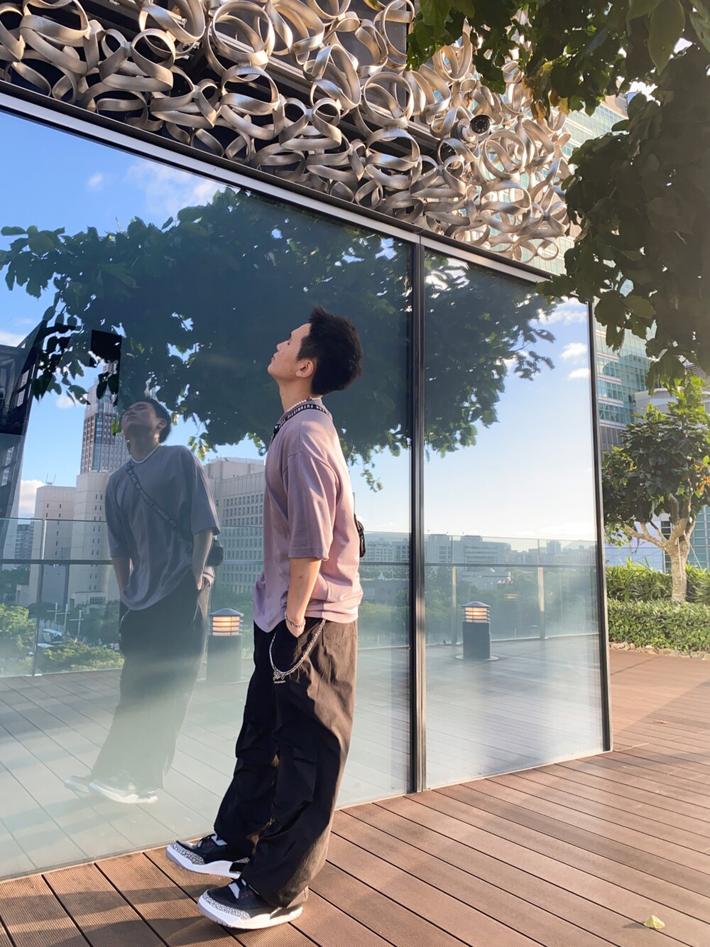 「whoswhogallery、Jordan、AIR JORDAN、UNIQLO、UNIQLO U」｜「WHO'S WHO galleryのアイテム（パンツ、ブラック系）」を使った、“Toro”さん（メンズ・165cm）の春コーディネートの2枚目の写真