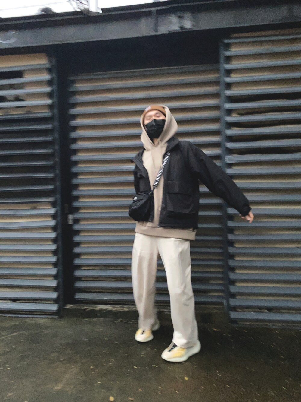 「UNIQLO、carhartt、HUMAN MADE、yeezy」｜「UNIQLOのアイテム（トップス、ベージュ系）」を使った、“Toro”さん（メンズ・165cm）の冬コーディネートの2枚目の写真