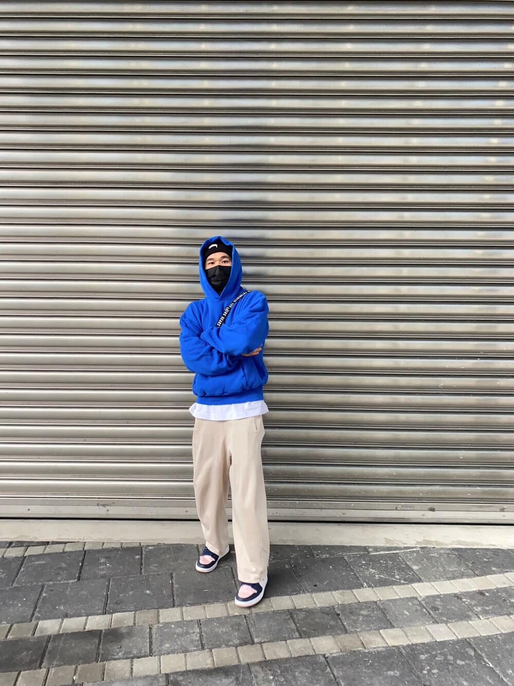 「Yeezygap」｜「UNIQLOのアイテム（パンツ、ベージュ系）」を使った、“Toro”さん（メンズ・165cm）の冬コーディネートの2枚目の写真