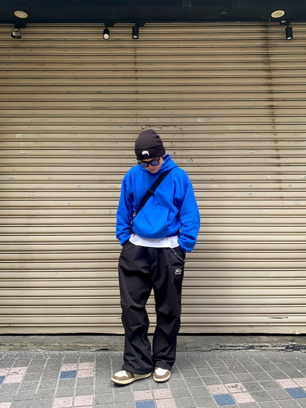 「yeezy、UNIQLO、WHO’S WHO gallery、Yeezygap、AIR JORDAN、travisscott」｜「STUSSYのアイテム（帽子、ブラック系）」を使った、“Toro”さん（メンズ・165cm）の秋コーディネートの2枚目の写真