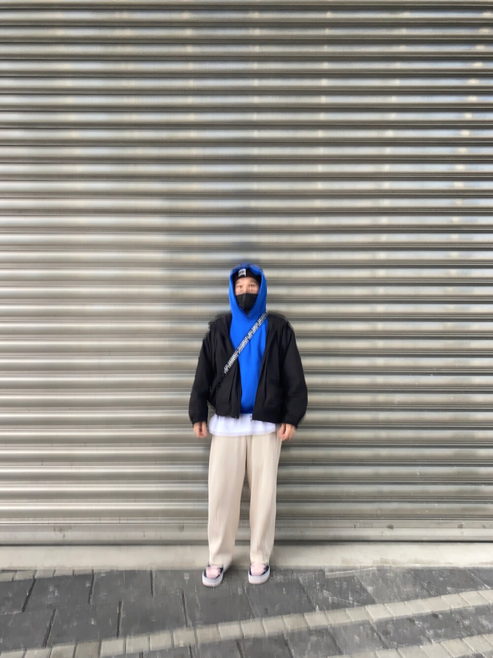 「Yeezygap」｜「UNIQLOのアイテム（パンツ、ベージュ系）」を使った、“Toro”さん（メンズ・165cm）の冬コーディネートの3枚目の写真
