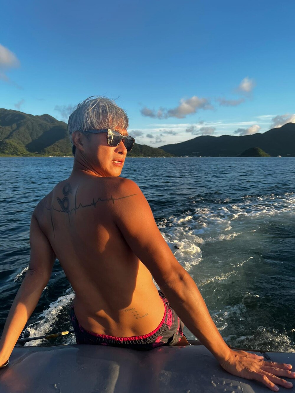 その他の水着を着用したメンズの夏コーディネートの4枚目の写真