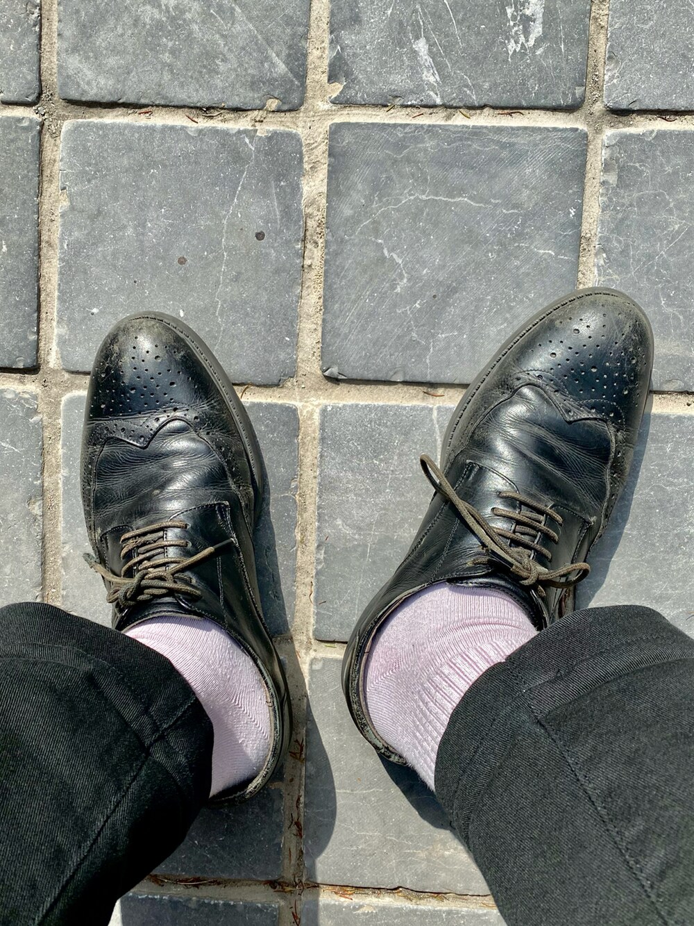 グリーン系のその他アウター、ブルー系のデニムジャケット、ブラック系のデニムパンツを着用したメンズの冬コーディネートの2枚目の写真