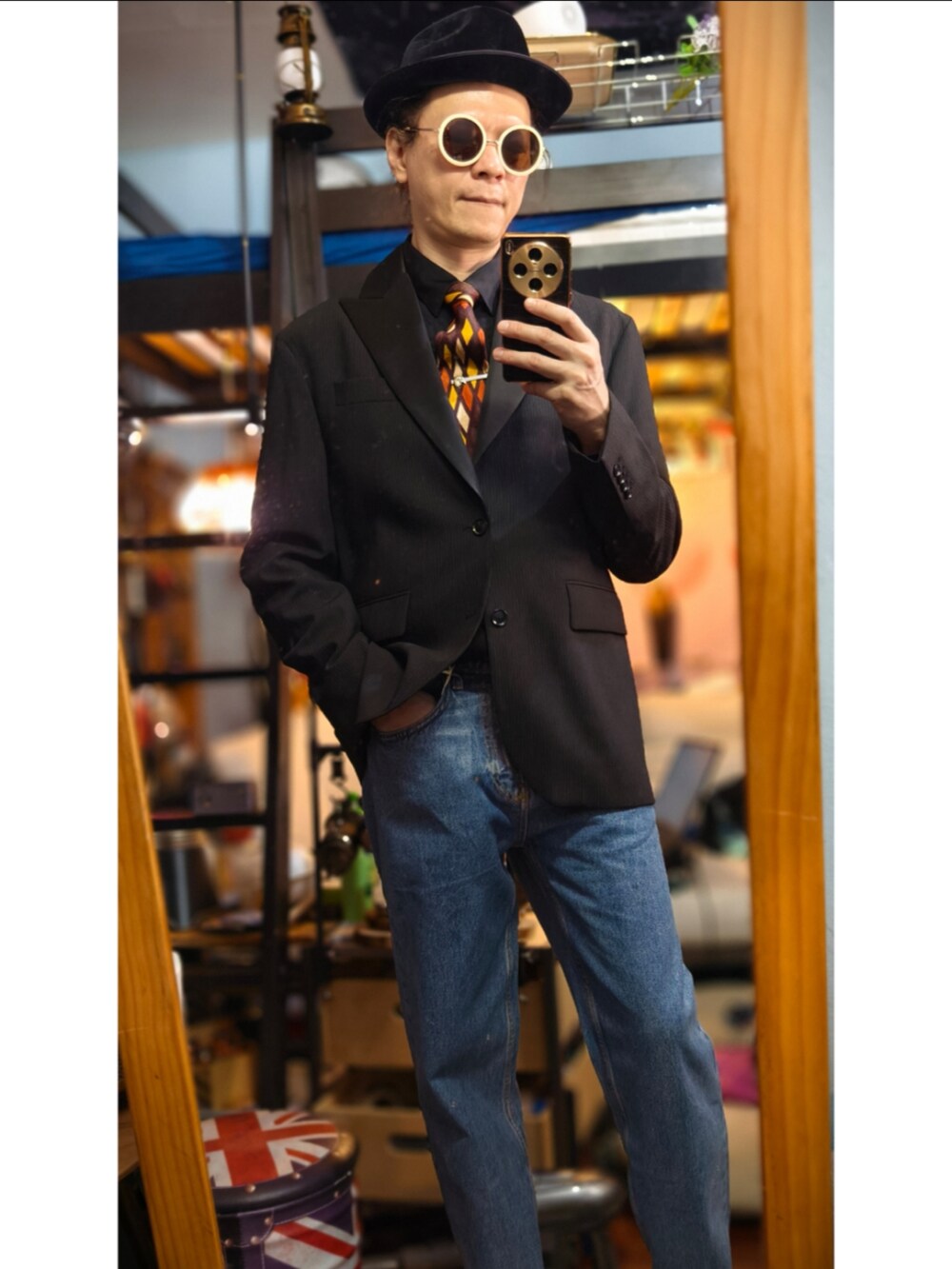 その他のネクタイを着用したメンズの冬コーディネートの2枚目の写真