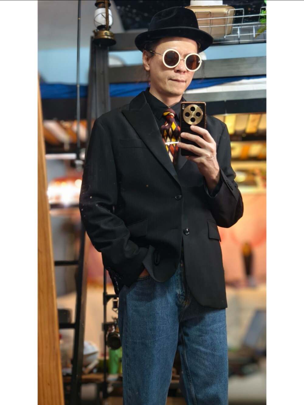 その他のネクタイを着用したメンズの冬コーディネートの4枚目の写真