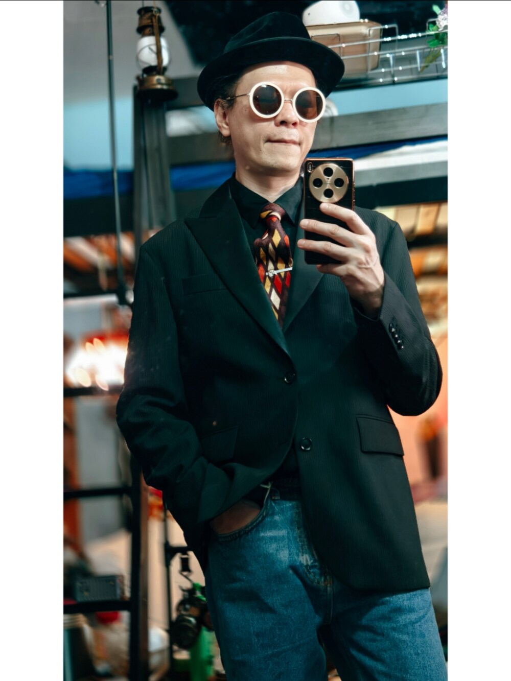 その他のネクタイを着用したメンズの冬コーディネートの3枚目の写真