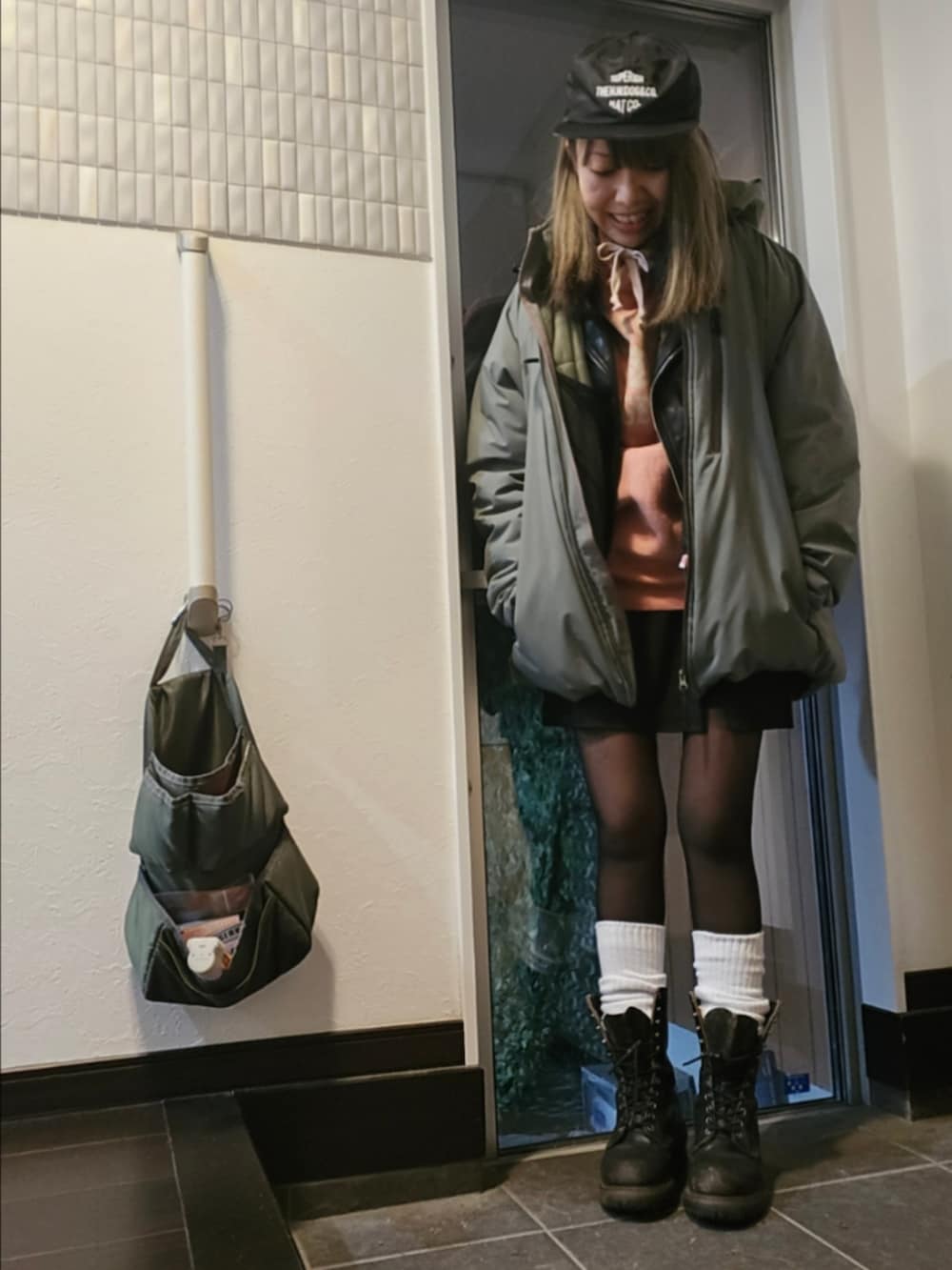 「パーカー、アメカジ、ライダースジャケット」｜「THE H.W. DOG & CO. のアイテム（キャップ、ブラック系）」を使った、AyamiyakEさん（レディース・158cm）の春コーディネートの2枚目の写真
