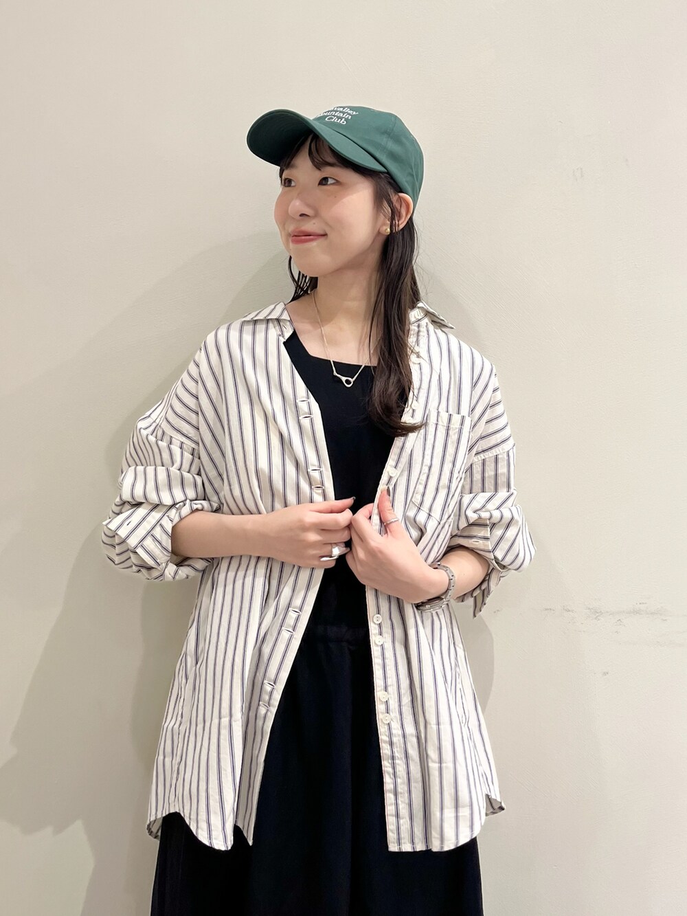 その他のシャツ/ブラウスを着用したレディースの夏コーディネートの5枚目の写真