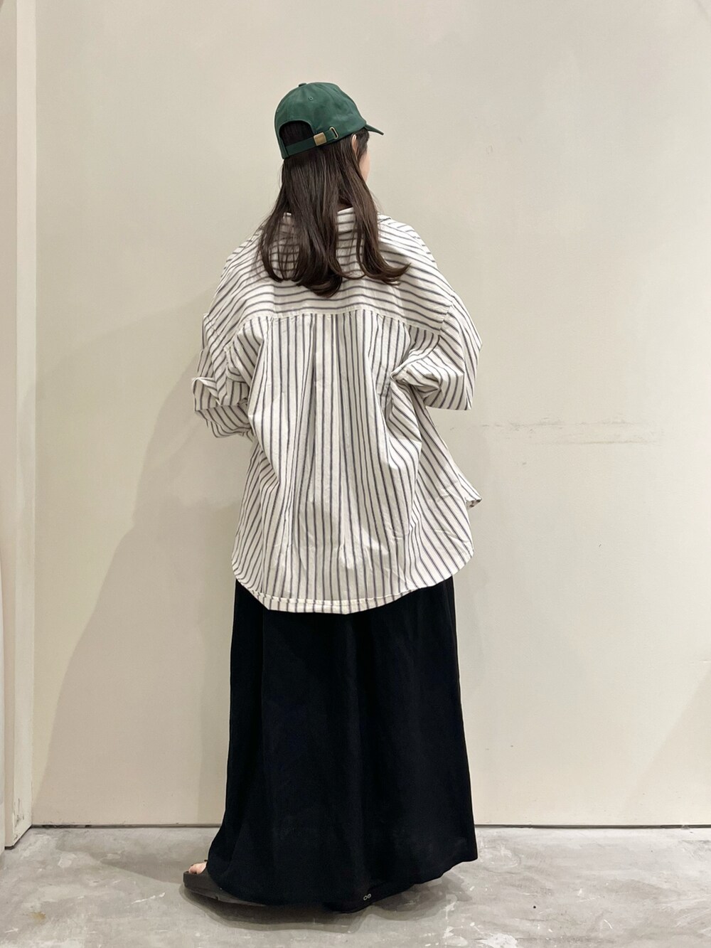 その他のシャツ/ブラウスを着用したレディースの夏コーディネートの4枚目の写真