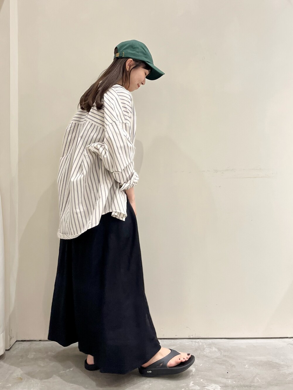 その他のシャツ/ブラウスを着用したレディースの夏コーディネートの3枚目の写真