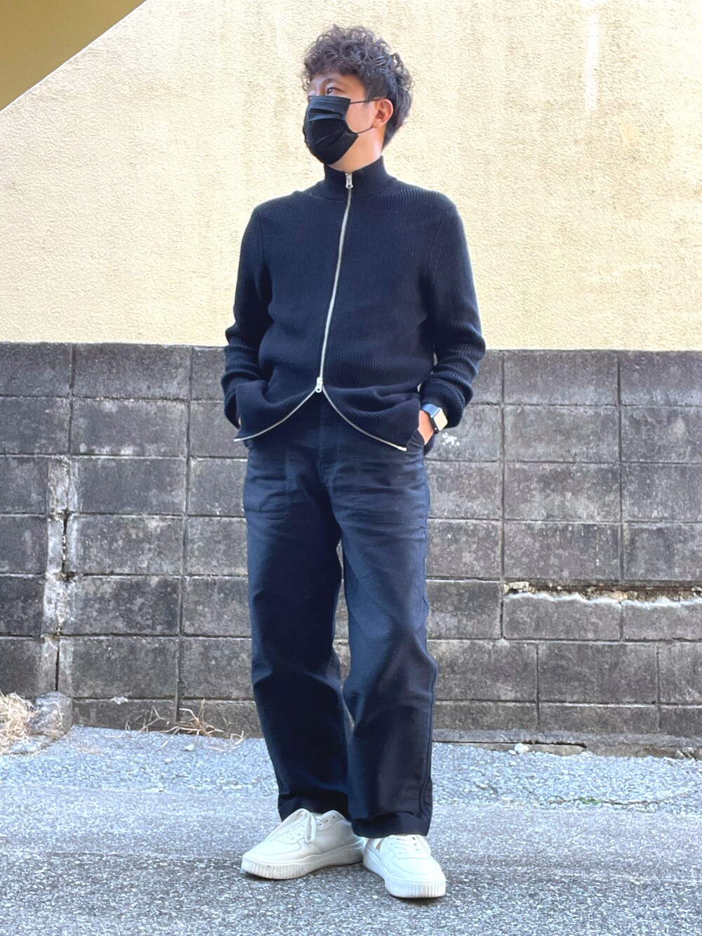 「ドライバーズニット」｜「ZARAのアイテム（ニット/セーター、ブラック系）」を使った、Munehiro.Tさん（メンズ・170cm）の冬コーディネートの2枚目の写真
