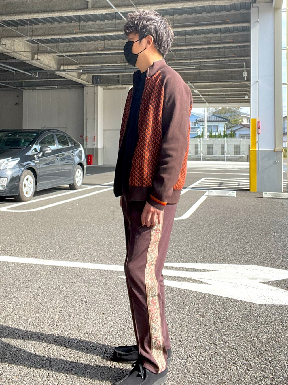 「トラックパンツ、トラックジャケット、セットアップ」｜「ZARAのアイテム（ジャケット/アウター、ブラウン系）」を使った、Munehiro.Tさん（メンズ・170cm）の冬コーディネートの2枚目の写真