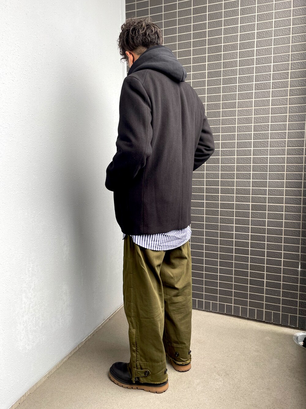 「レイヤードスタイル、ジャケット」｜「ZARAのアイテム（カーゴパンツ、グリーン系）」を使った、Munehiro.Tさん（メンズ・170cm）の冬コーディネートの3枚目の写真