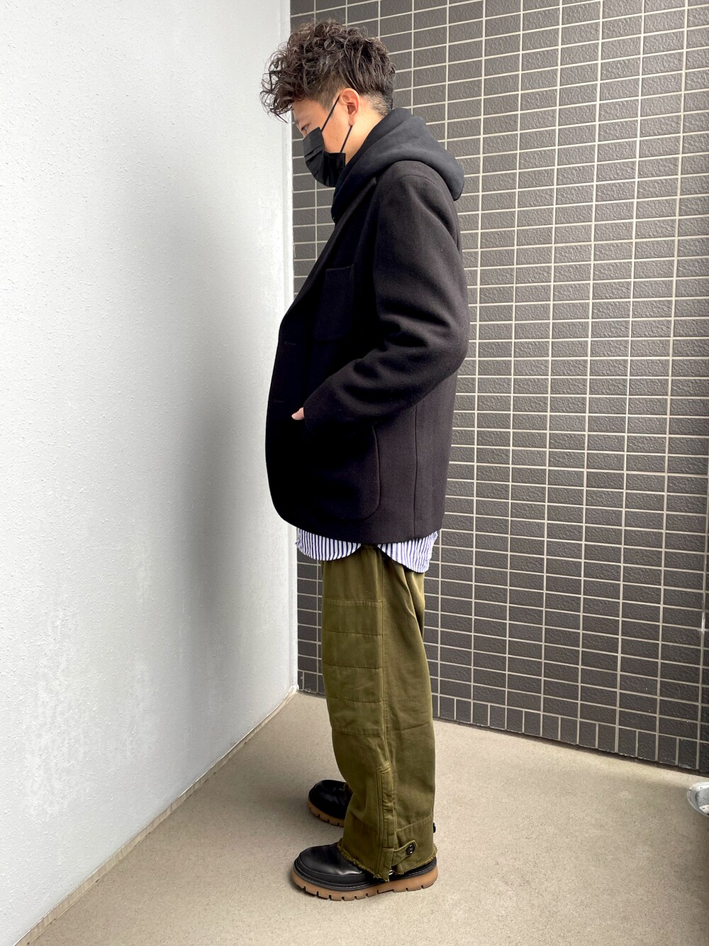 「レイヤードスタイル、ジャケット」｜「ZARAのアイテム（カーゴパンツ、グリーン系）」を使った、Munehiro.Tさん（メンズ・170cm）の冬コーディネートの2枚目の写真