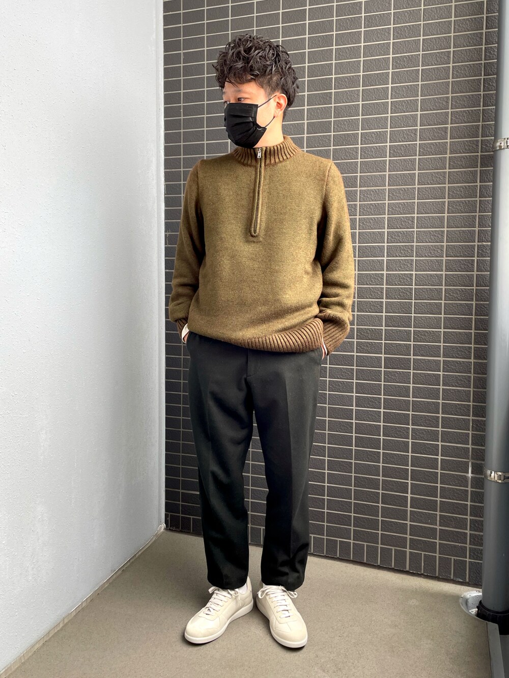 「ニット、マルジェラ、Maison Margiela」｜「Maison Margielaのアイテム（ニット/セーター、グリーン系）」を使った、Munehiro.Tさん（メンズ・170cm）の冬コーディネートの2枚目の写真