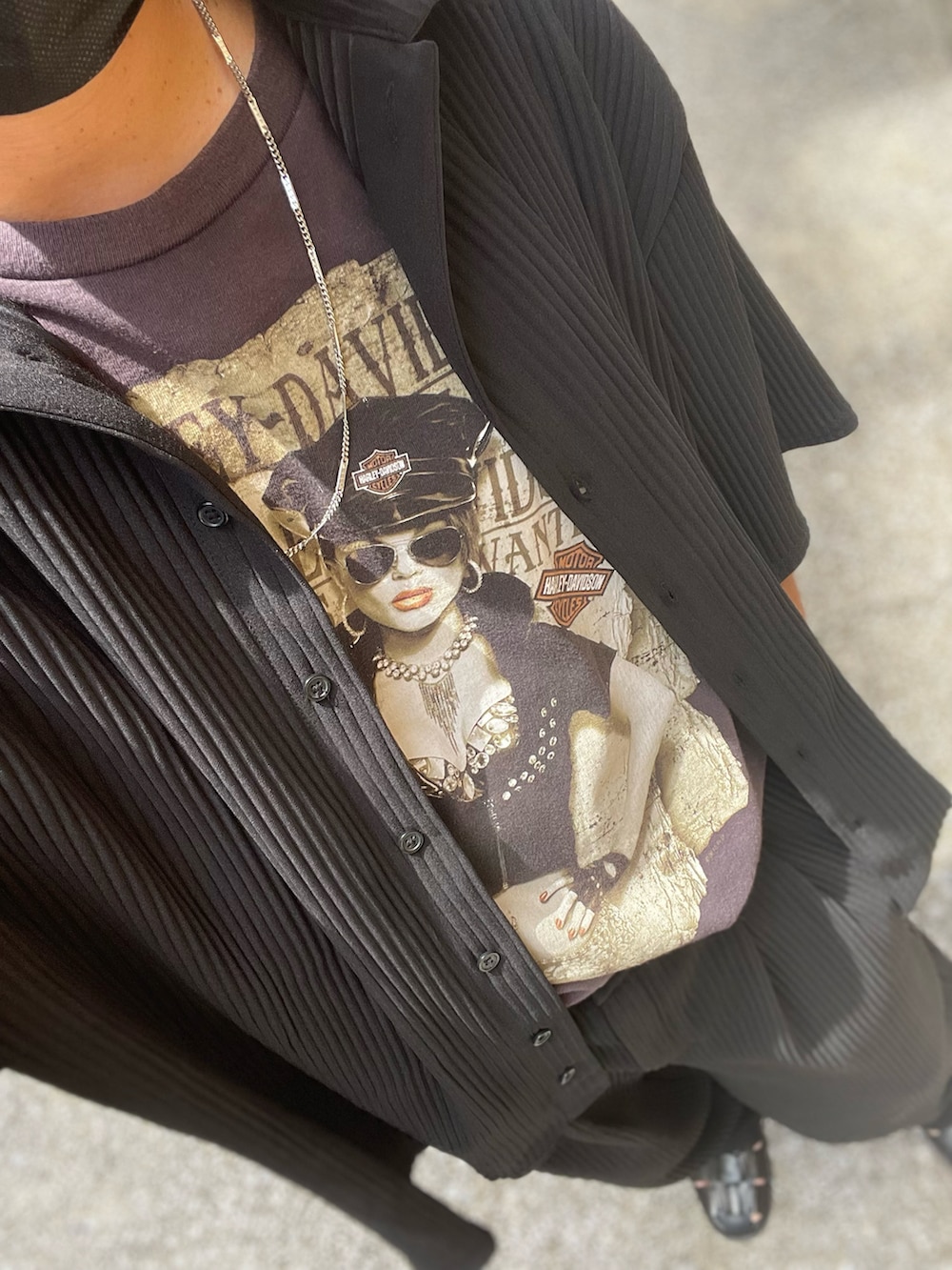 「グルカサンダル、パラブーツ、プリーツ、ハーレーダビッドソン、古着」｜「Harley-Davidsonのアイテム（Tシャツ/カットソー、ブラウン系）」を使った、Munehiro.Tさん（メンズ・170cm）の夏コーディネートの3枚目の写真