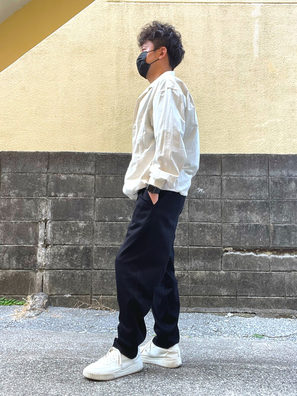 「春コーデ、ナチュラル」｜「UNIQLOのアイテム（その他パンツ、ブラック系）」を使った、Munehiro.Tさん（メンズ・170cm）の春コーディネートの2枚目の写真