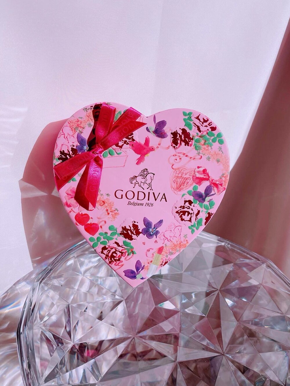 「バレンタイン、バレンタインデー、バレンタインコーデ、バレンタインデートスタイル、チョコ色に染まれ、GODIVA、ゴディバ、チョコレート、ootd、シンプルコーデ、ニットコーデ、モノトーンコーデ、白黒コーデ、キレイめ、タートルネックニット」｜「Love Berryのアイテム（ニット/セーター、ブラック系）」を使った、MIKAさん（レディース・163cm）の冬コーディネートの2枚目の写真