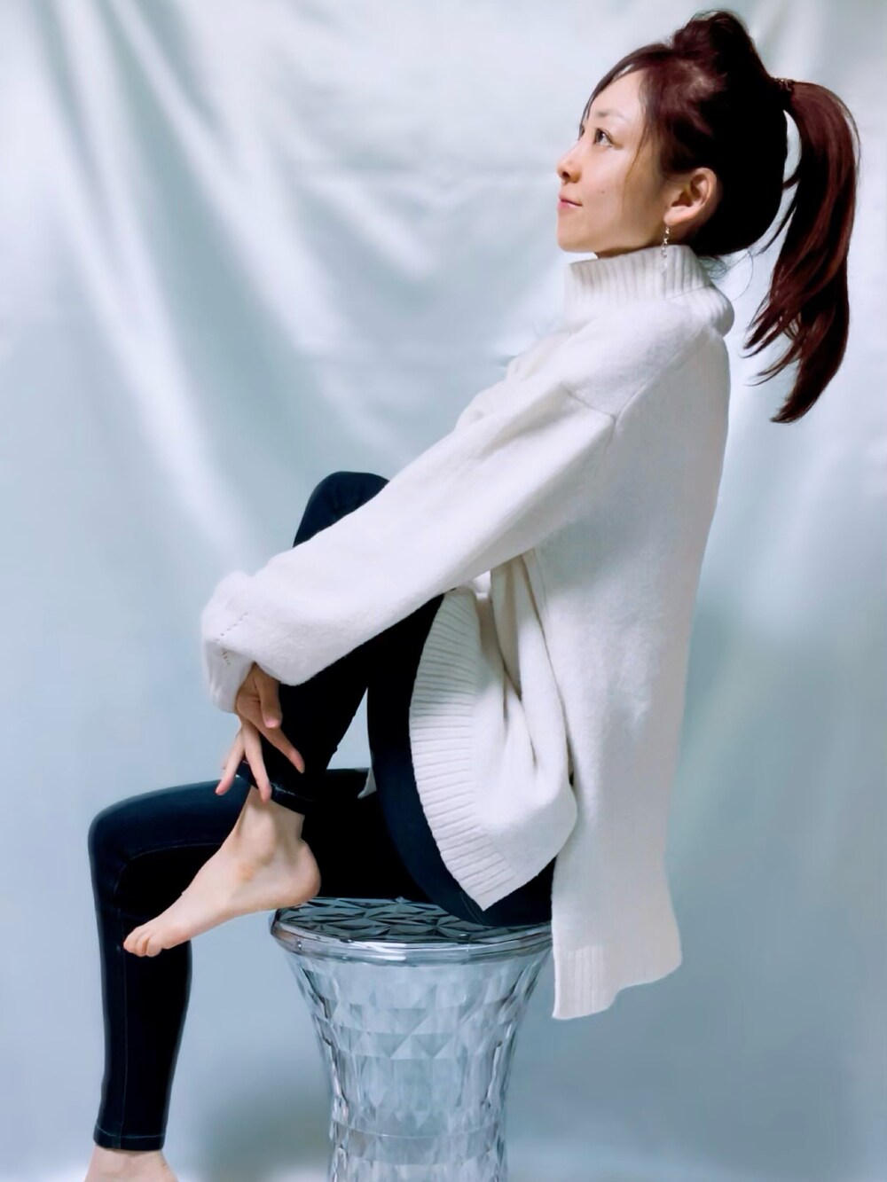 「ootd、白ニット×デニム、白ニット、ホワイトニット、ホワイト、ニットコーデ、デニムコーデ、カジュアルコーデ、シンプルコーデ、ラクチンコーデ、休日スタイル、オトナカジュアル、オトナ女子、私の推しブランド、ページボーイ」｜「PAGEBOYのウールMIXサイドスリットプルオーバー（ニット/セーター、ホワイト系）」を使った、MIKAさん（レディース・163cm）の冬コーディネートの2枚目の写真