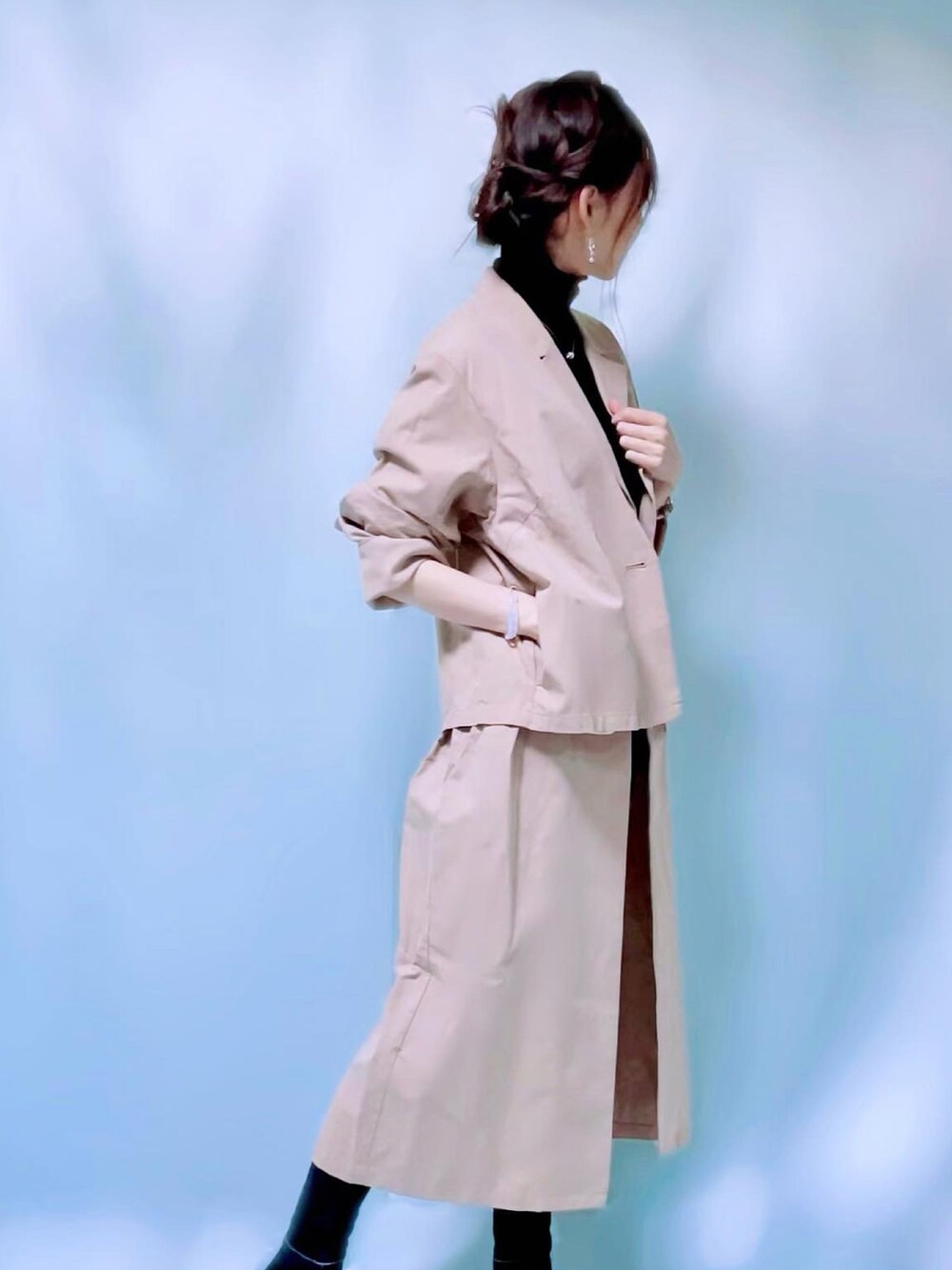 「スプリングコート、トレンチコート、春コーデ、オトナカジュアル、春服、3WAYコート、3way、２ＷＡＹ、soffitto、ワントーンコーデ、ジレ、ジレンチ、ベージュ、ベージュコーデ、パンツスタイル」｜「soffittoの３WAYスプリングコート（その他アウター、ベージュ系）」を使った、MIKAさん（レディース・163cm）の冬コーディネートの2枚目の写真