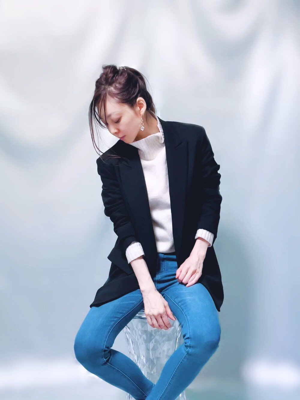 「ootd、outfit、ジャケット×デニム、私の推しブランド、ZARA、ザラ、ザラジョ、zara woman、ZARAコーデ、オーバーサイズ、黒ジャケット、ジャケットスタイル、キレイめ、オフィスカジュアル、着回しコーデ」｜「ZARAのアイテム（テーラードジャケット、ブラック系）」を使った、MIKAさん（レディース・163cm）の冬コーディネートの5枚目の写真