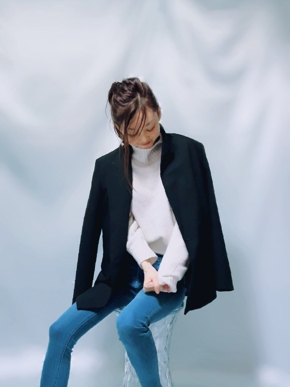 「ootd、outfit、ジャケット×デニム、私の推しブランド、ZARA、ザラ、ザラジョ、zara woman、ZARAコーデ、オーバーサイズ、黒ジャケット、ジャケットスタイル、キレイめ、オフィスカジュアル、着回しコーデ」｜「ZARAのアイテム（テーラードジャケット、ブラック系）」を使った、MIKAさん（レディース・163cm）の冬コーディネートの3枚目の写真
