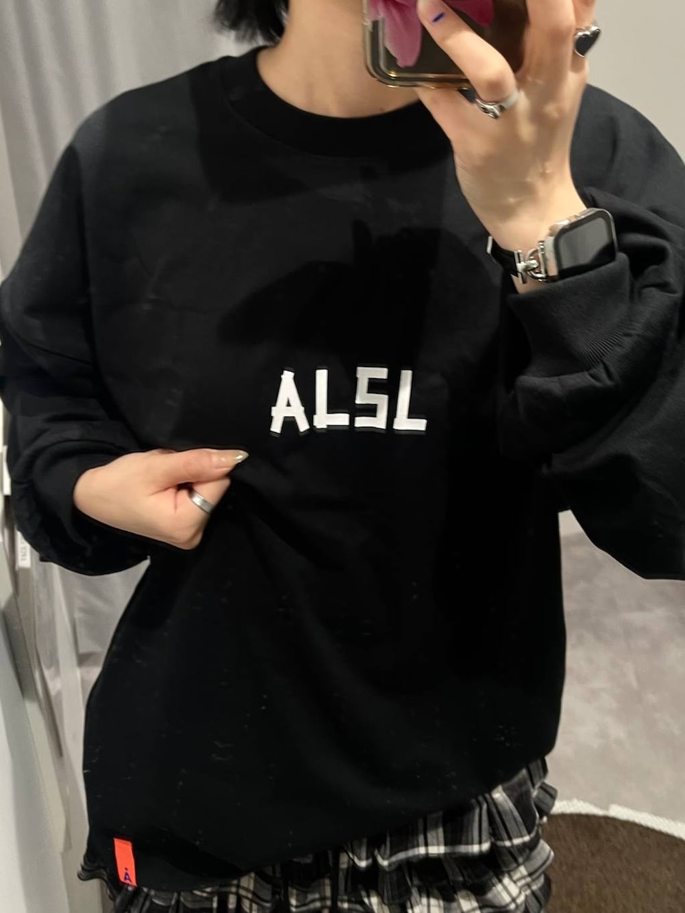 「ALAND、韓国系、女子会、STAFF_STYLE_ALAND、女子ウケ、個性派、メンズライク、着痩せ・細見え、女子旅、韓国ファッション、Tシャツ、ミニスカート、ショートパンツ、ロンT、キャップ」｜「ALANDの【LADIES】adidas／ WS HANDBALL SPEZIAL SHOES 2109036（スニーカー、ブラック系）」を使った、ɐʞnɹɐɥさん（レディース・165cm）の夏コーディネートの4枚目の写真