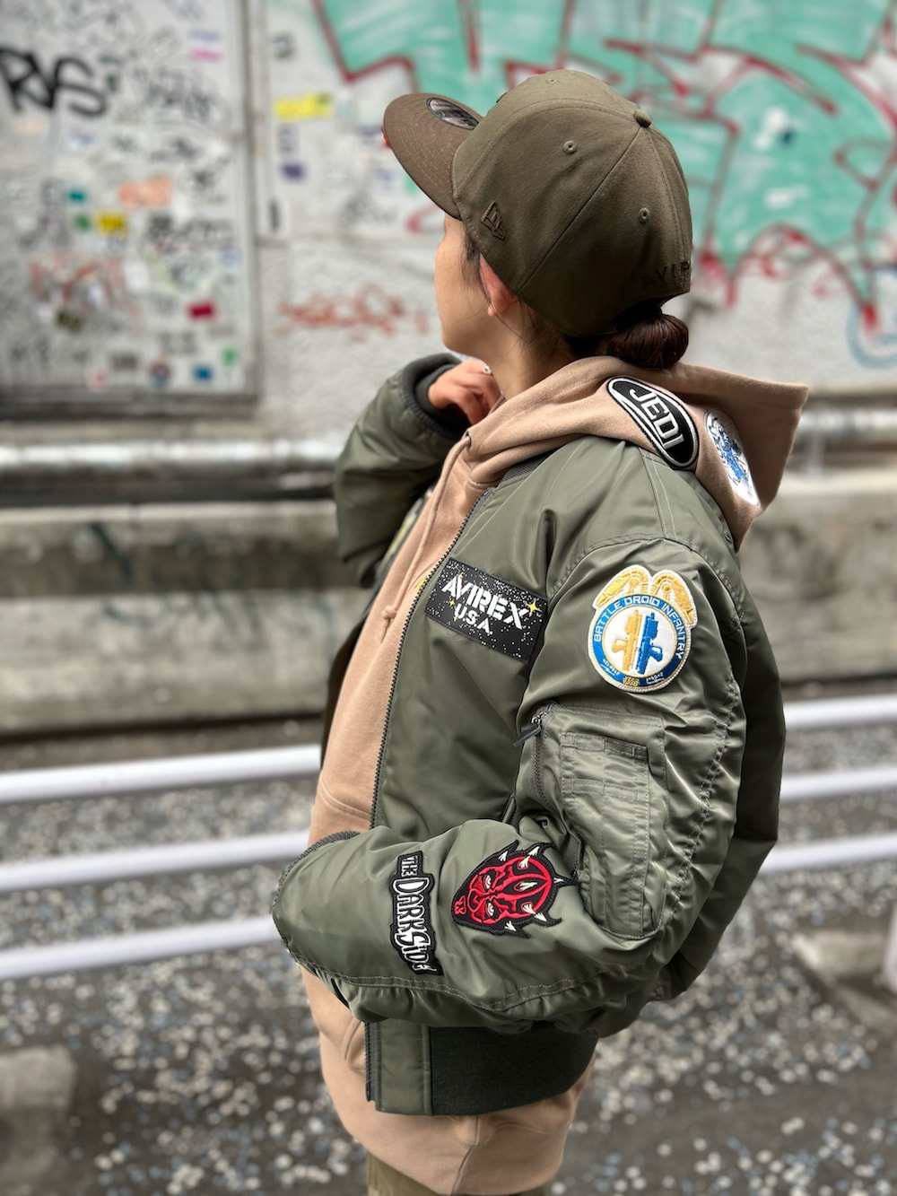 「MA-1、パーカー、AVIREX、大人コーデ、STAR WARS、ootd、outfit、スターウォーズ、コラボアイテム、AVIREXBelle」｜「STAR WARSの《STAR WARS COLLECTION》FLIGHT JACKET MA-1 / フライトジャケット / スター・ウォーズ / AVIREX / アヴィレックス（MA-1、グリーン系）」を使った、Yasさん（レディース・156cm）の春コーディネートの2枚目の写真