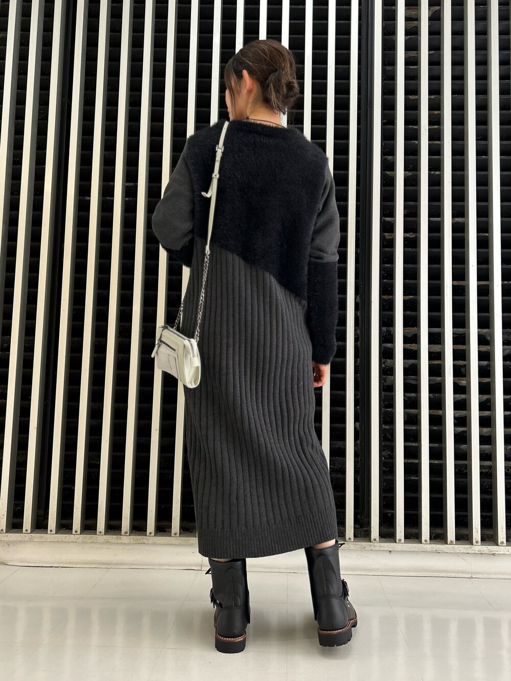 「ワンピース、AVIREX、カジュアルスタイル、ootd、outfit、大人かわいい、オトナカジュアル、冬のコーデ、AVIREXBelle、クリスマスに着たい服」｜「AVIREXの《直営店限定》FLAT×SHAGGY KNIT ONEPIECE/フラット×シャギーニットワンピース（ワンピース、ブラック系）」を使った、Yasさん（レディース・156cm）の冬コーディネートの2枚目の写真