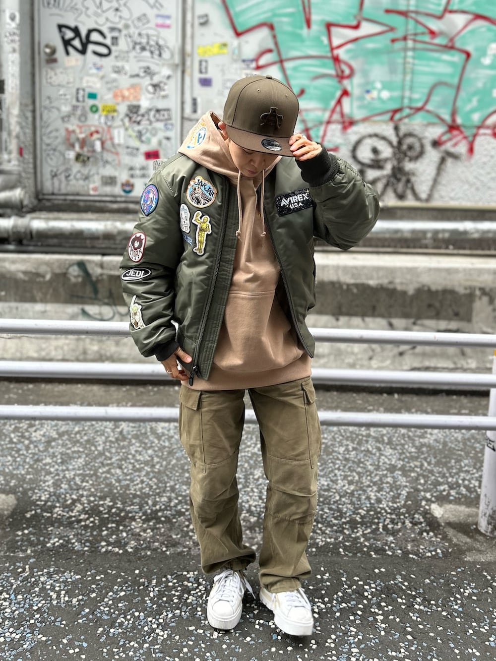 「MA-1、パーカー、AVIREX、大人コーデ、STAR WARS、ootd、outfit、スターウォーズ、コラボアイテム、AVIREXBelle」｜「STAR WARSの《STAR WARS COLLECTION》FLIGHT JACKET MA-1 / フライトジャケット / スター・ウォーズ / AVIREX / アヴィレックス（MA-1、グリーン系）」を使った、Yasさん（レディース・156cm）の春コーディネートの4枚目の写真