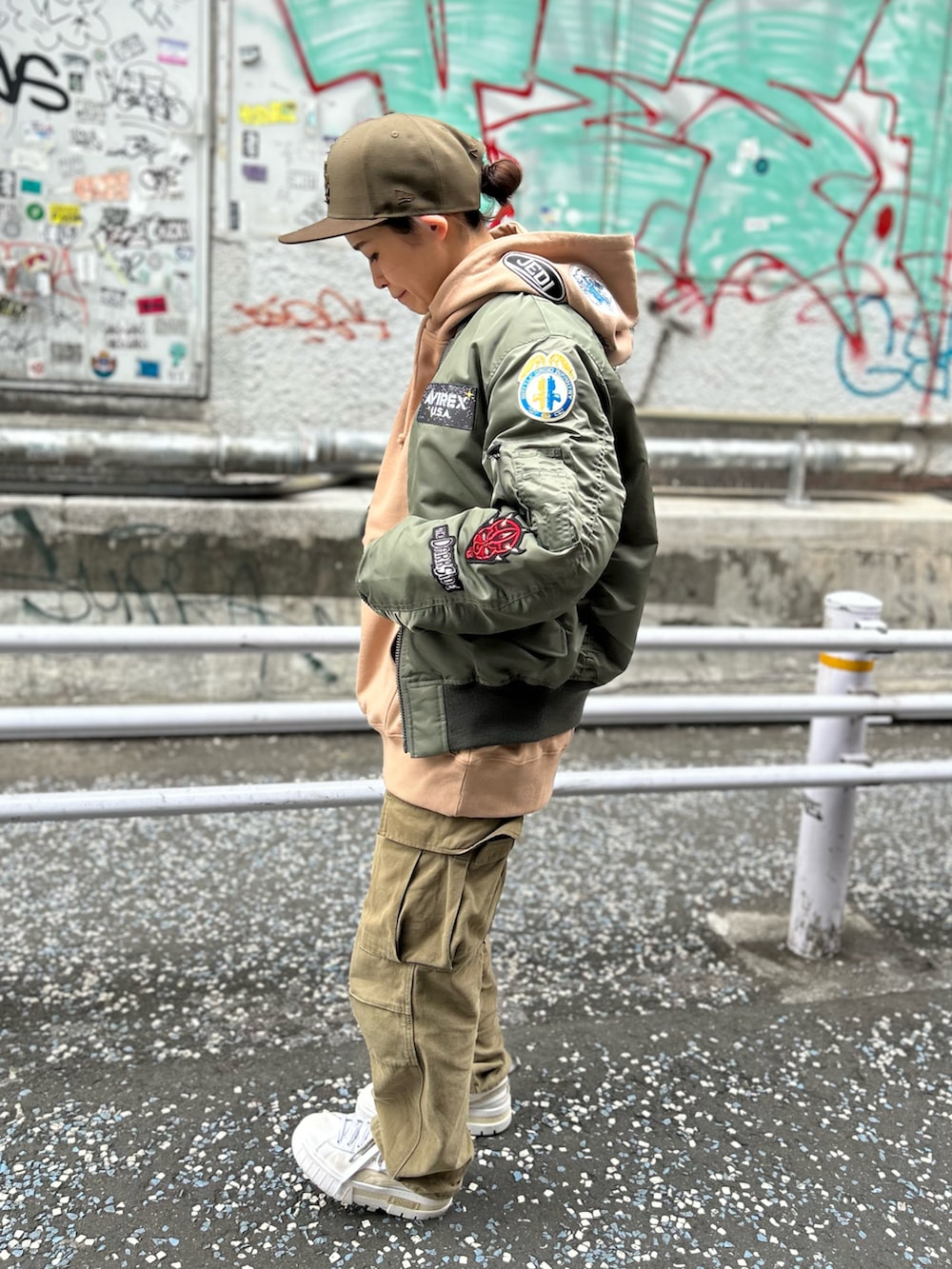 「MA-1、パーカー、AVIREX、大人コーデ、STAR WARS、ootd、outfit、スターウォーズ、コラボアイテム、AVIREXBelle」｜「STAR WARSの《STAR WARS COLLECTION》FLIGHT JACKET MA-1 / フライトジャケット / スター・ウォーズ / AVIREX / アヴィレックス（MA-1、グリーン系）」を使った、Yasさん（レディース・156cm）の春コーディネートの5枚目の写真