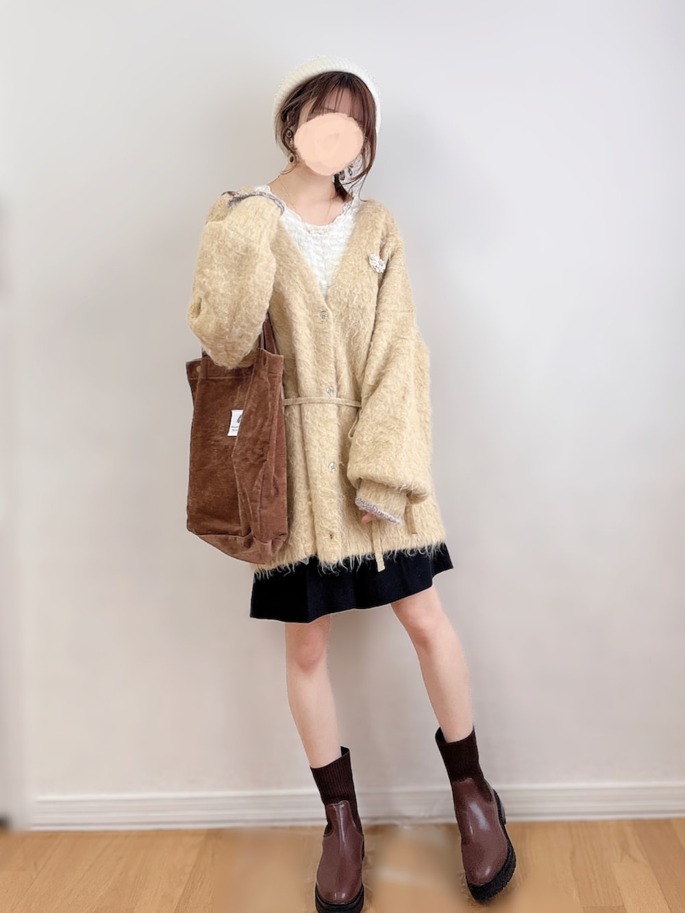 ã€ãšããŒç³»ã®ã«ãŒãã£ã¬ã³/ãã¬ãããã¯ã€ãç³»ã®Tã·ã£ã/ã«ãããœãŒããã©ãã¯ç³»ã®ãã®ä»ãã³ããççšããã¬ãã£ãŒã¹ã®å¬ã³ãŒãã£ããŒãã®4æç®ã®åç