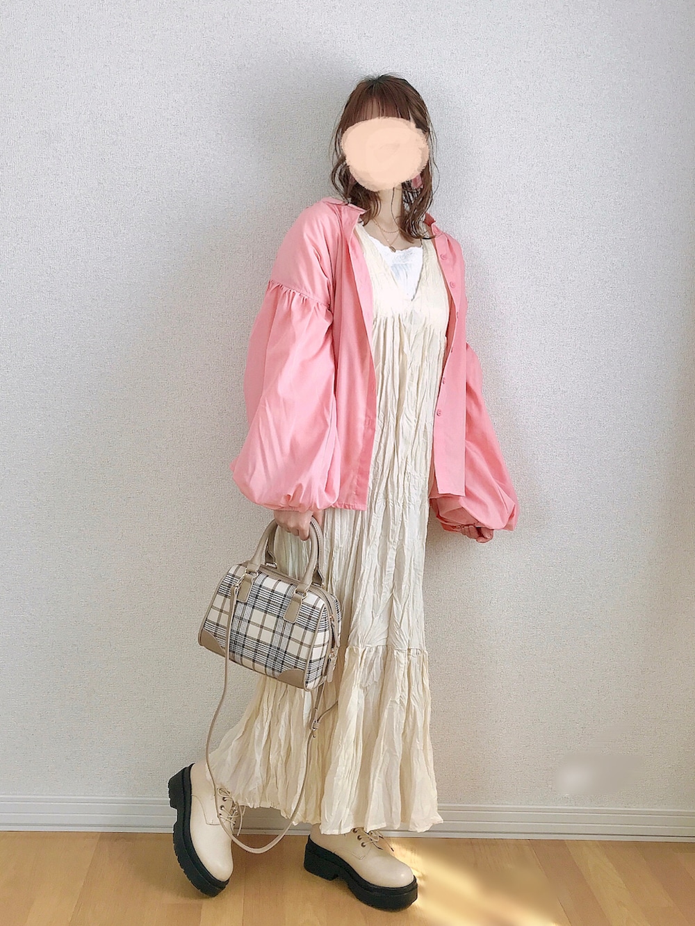 ãã³ã¯ç³»ã®ã·ã£ã/ãã©ãŠã¹ããã©ãã¯ç³»ã®ã¹ã«ãŒãããã¯ã€ãç³»ã®ãã¹ããççšããã¬ãã£ãŒã¹ã®æ¥ã³ãŒãã£ããŒãã®4æç®ã®åç