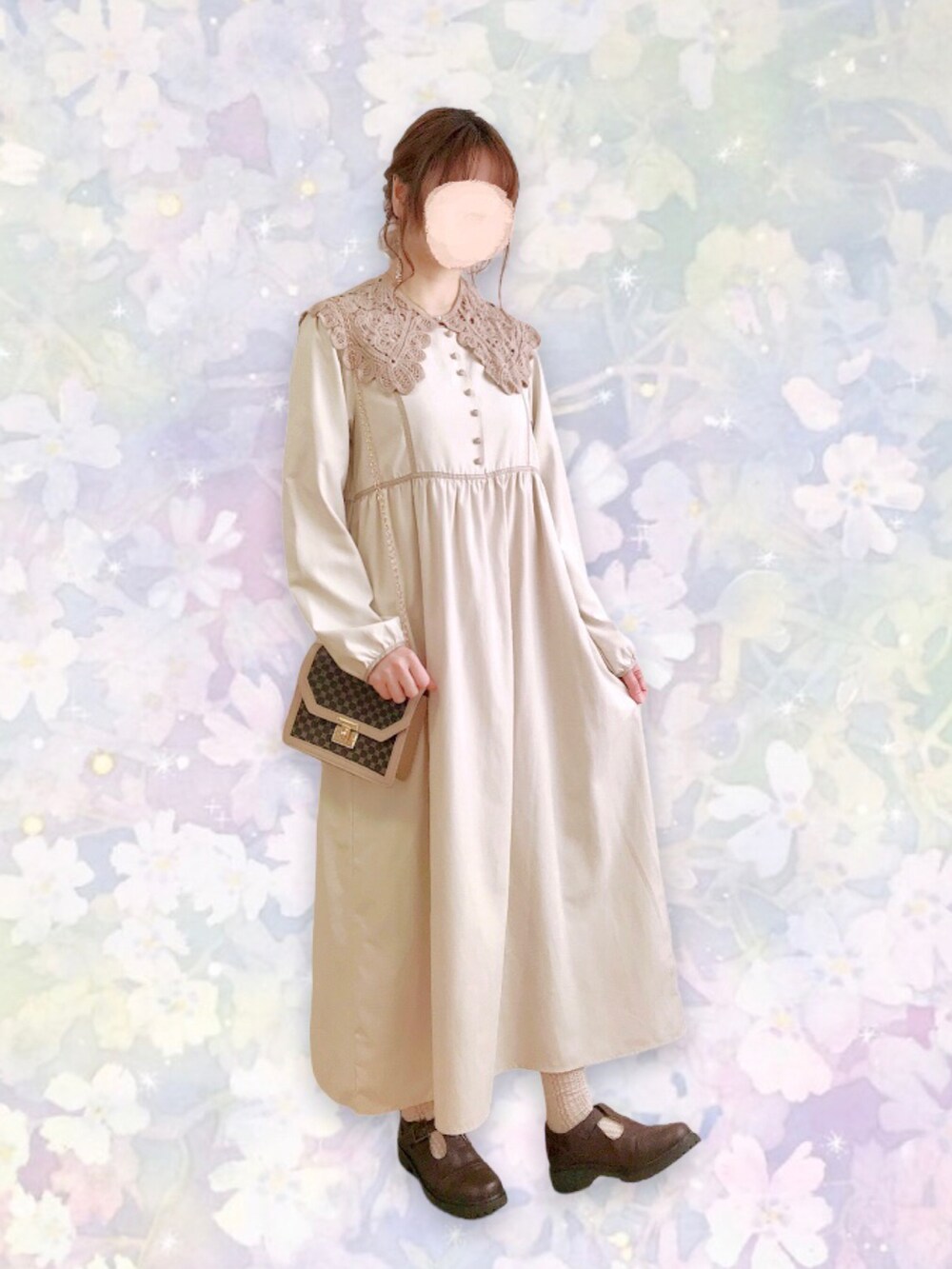 グリーン系のワンピース、ホワイト系のワンピース、ブラウン系のその他シューズを着用したレディースの春コーディネートの2枚目の写真