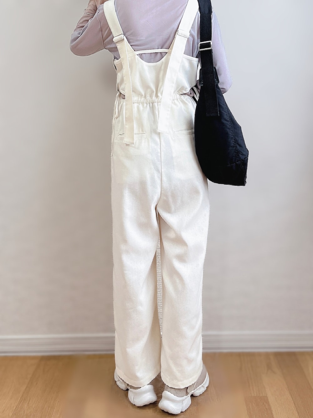 ãã¯ã€ãç³»ã®ãµãããã/ãªãŒããŒãªãŒã«ãããŒãžã¥ç³»ã®Tã·ã£ã/ã«ãããœãŒããã©ãã¯ç³»ã®ã·ã§ã«ããŒããã°ãççšããã¬ãã£ãŒã¹ã®æ¥ã³ãŒãã£ããŒãã®5æç®ã®åç