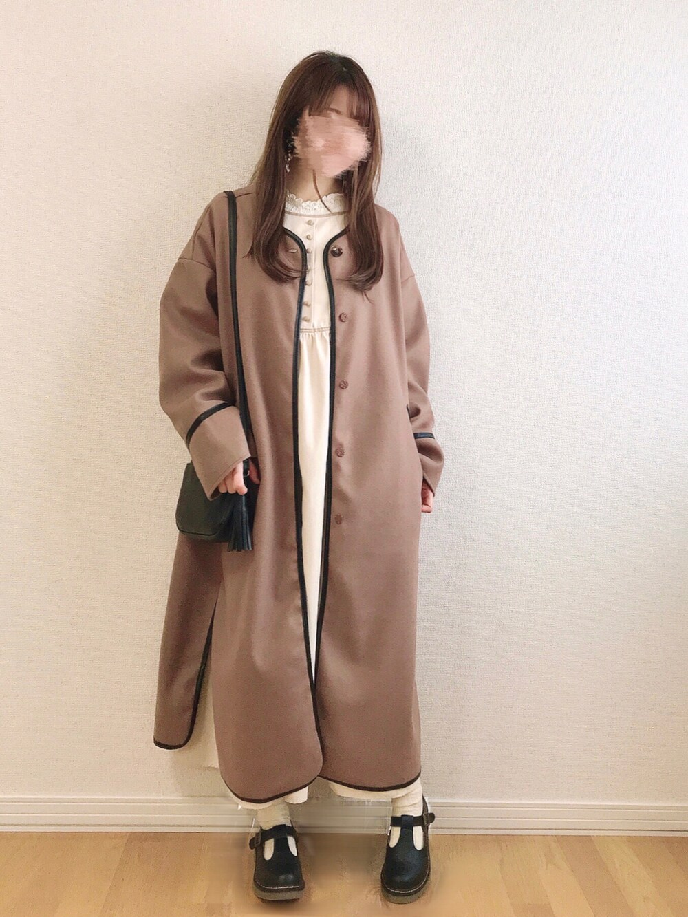 ãã©ãŠã³ç³»ã®ããŒã«ã©ãŒã³ãŒãããã¯ã€ãç³»ã®ã¯ã³ããŒã¹ããã¯ã€ãç³»ã®Tã·ã£ã/ã«ãããœãŒãççšããã¬ãã£ãŒã¹ã®å¬ã³ãŒãã£ããŒãã®4æç®ã®åç