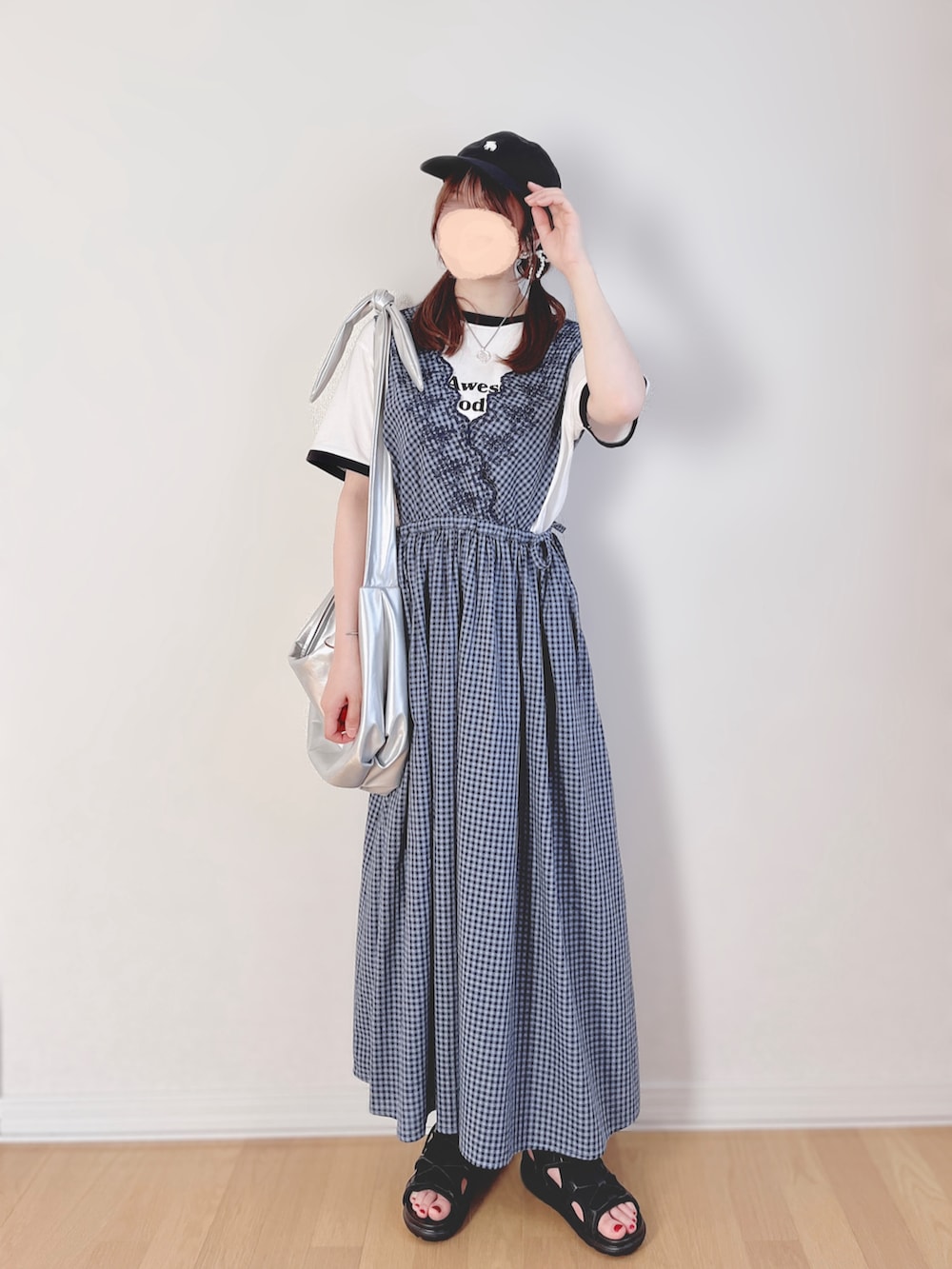 「お出かけコーデ、夏コーデ、秋服準備はじめました、ギンガムチェック、ギンガムチェックワンピース、ワンピース、スポーツミックス、スポーツmix、カジュアルコーデ、カジュアル、カジュアルガーリー、キャップ、スポーツサンダル、ブルーコーデ、チェック」|「Samansa Mos2の【Sサイズ WEB限定】綿麻スカラップノースリーブワンピース(ワンピース、ブルー系)」を使った、𝚊𝚛𝚒𝚗𝚊ᙏ̤̫͚.* 𖥧⚘さん(レディース・152cm)の秋コーディネートの4枚目の写真