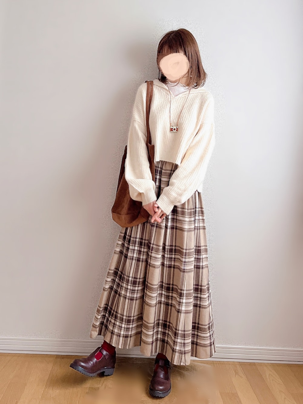 「オトナカジュアル、シンプルスタイル、冬コーデ、秋冬コーデ、ニット、セーラーカラー、セーラーニット、チェック、チェックスカート、淡色コーデ、淡色女子、淡色、ワントーンコーデ、レイヤードスタイル、ベージュ」｜「Availのアイテム（ニット/セーター、ホワイト系）」を使った、𝚊𝚛𝚒𝚗𝚊ᙏ̤̫͚.* 𖥧⚘さん（レディース・152cm）の秋コーディネートの2枚目の写真