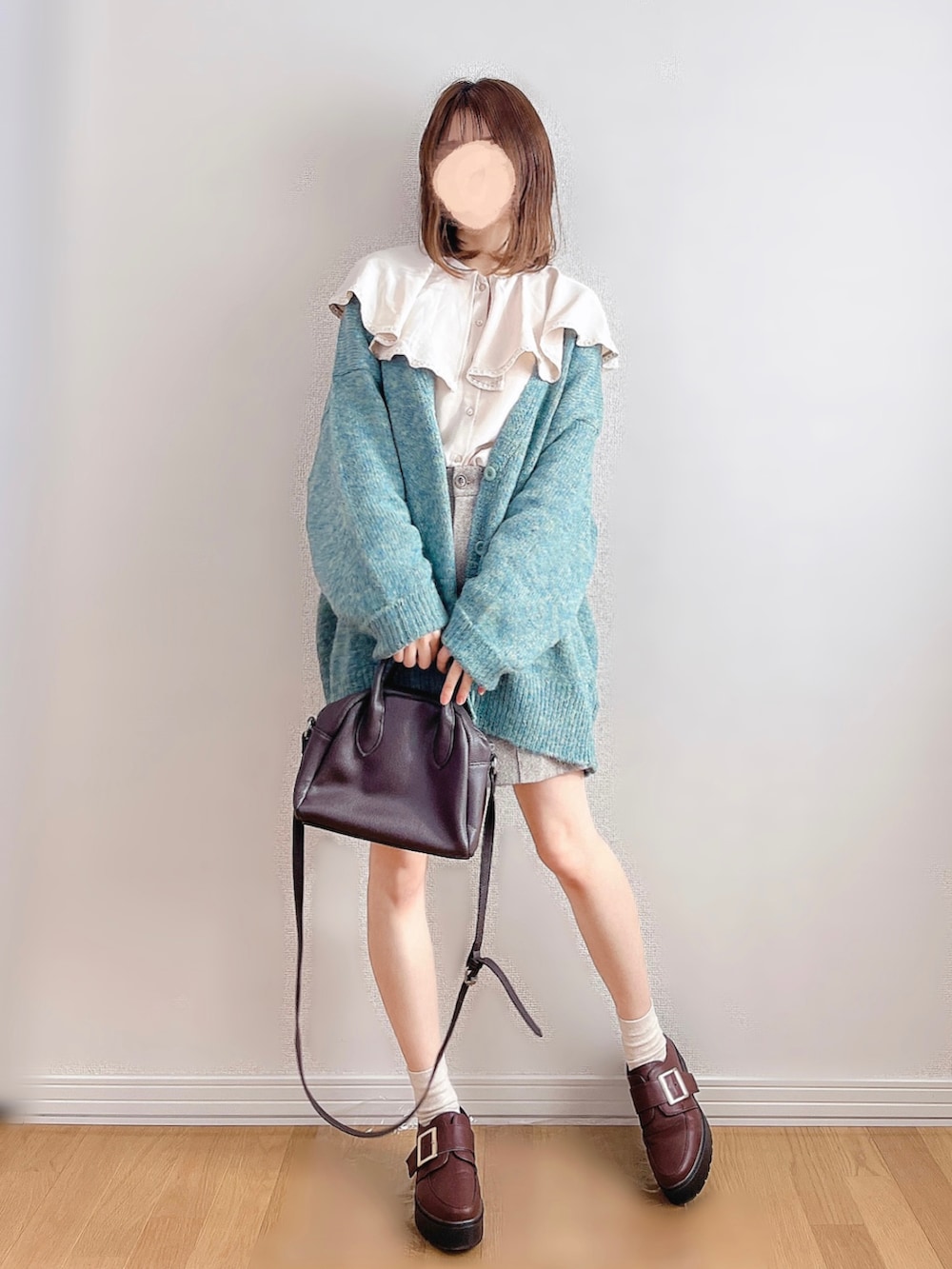 ã°ãªãŒã³ç³»ã®ã«ãŒãã£ã¬ã³/ãã¬ãããã¯ã€ãç³»ã®ã·ã£ã/ãã©ãŠã¹ããã©ãŠã³ç³»ã®ãã³ããççšããã¬ãã£ãŒã¹ã®å¬ã³ãŒãã£ããŒãã®4æç®ã®åç