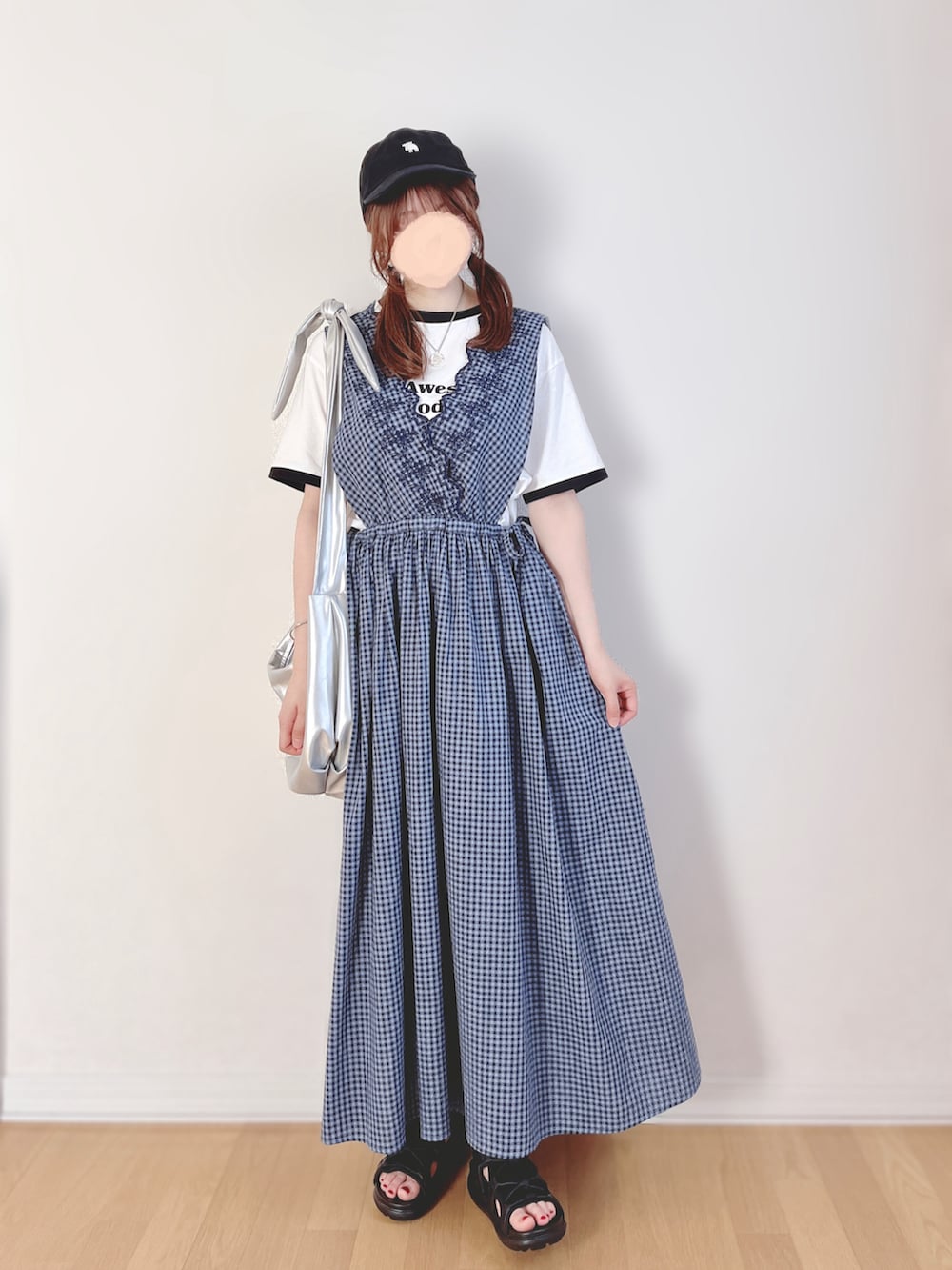 「お出かけコーデ、夏コーデ、秋服準備はじめました、ギンガムチェック、ギンガムチェックワンピース、ワンピース、スポーツミックス、スポーツmix、カジュアルコーデ、カジュアル、カジュアルガーリー、キャップ、スポーツサンダル、ブルーコーデ、チェック」|「Samansa Mos2の【Sサイズ WEB限定】綿麻スカラップノースリーブワンピース(ワンピース、ブルー系)」を使った、𝚊𝚛𝚒𝚗𝚊ᙏ̤̫͚.* 𖥧⚘さん(レディース・152cm)の秋コーディネートの2枚目の写真