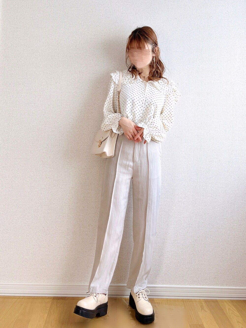 ã°ã¬ãŒç³»ã®ã»ããã¢ããããã¯ã€ãç³»ã®ã·ã£ã/ãã©ãŠã¹ããã¯ã€ãç³»ã®ãã¬ã¹ã·ã¥ãŒãºãççšããã¬ãã£ãŒã¹ã®å€ã³ãŒãã£ããŒãã®3æç®ã®åç