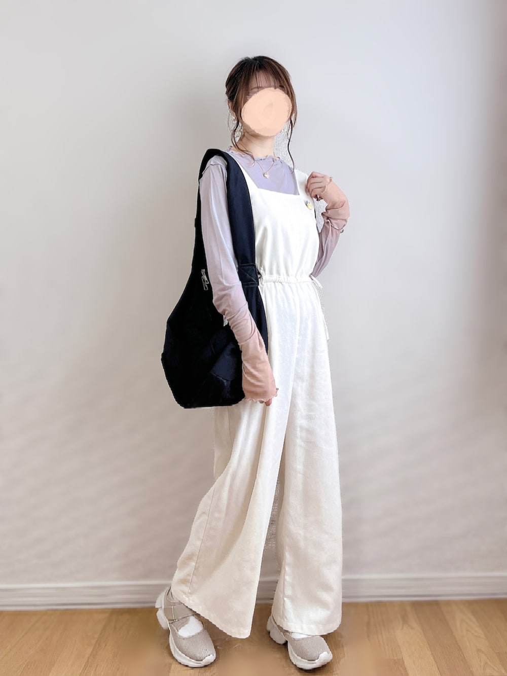 ãã¯ã€ãç³»ã®ãµãããã/ãªãŒããŒãªãŒã«ãããŒãžã¥ç³»ã®Tã·ã£ã/ã«ãããœãŒããã©ãã¯ç³»ã®ã·ã§ã«ããŒããã°ãççšããã¬ãã£ãŒã¹ã®æ¥ã³ãŒãã£ããŒãã®3æç®ã®åç