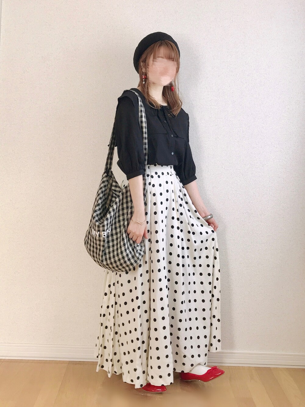 ãã©ãã¯ç³»ã®ã·ã£ã/ãã©ãŠã¹ãããŒãžã¥ç³»ã®ã¹ã«ãŒããã¬ããç³»ã®ãã¬ãšã·ã¥ãŒãºãççšããã¬ãã£ãŒã¹ã®å€ã³ãŒãã£ããŒãã®2æç®ã®åç