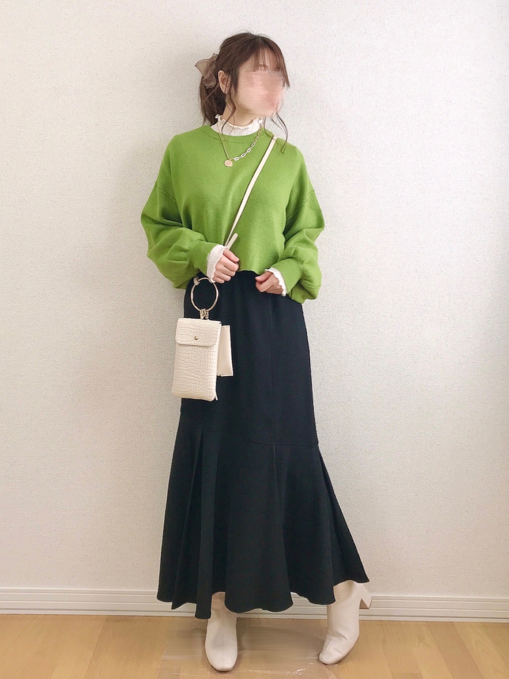 ã°ãªãŒã³ç³»ã®ããã/ã»ãŒã¿ãŒããã¯ã€ãç³»ã®Tã·ã£ã/ã«ãããœãŒããã©ãã¯ç³»ã®ã¹ã«ãŒããççšããã¬ãã£ãŒã¹ã®å¬ã³ãŒãã£ããŒãã®2æç®ã®åç