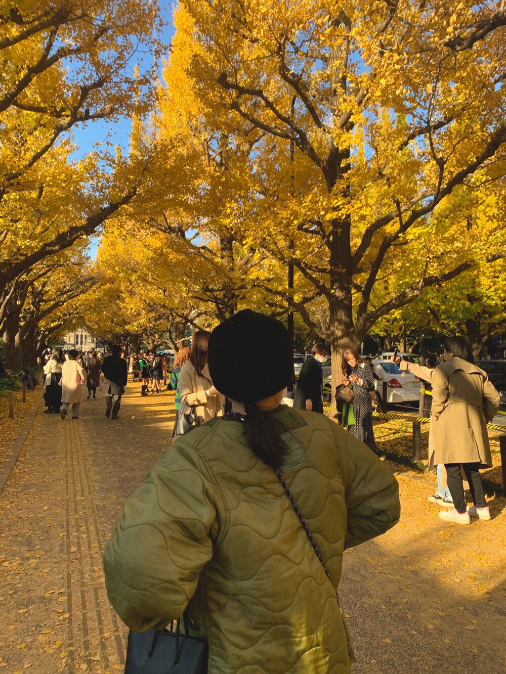 「イチョウ並木、used、古着、古着MIX」｜「usedのアイテム（ニット/セーター、レッド系）」を使った、Kae.さん（レディース・158cm）の冬コーディネートの3枚目の写真